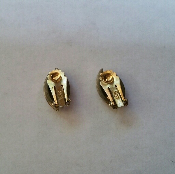 Vintage signed Jeray goldtone clip on earrings EUC - Picture 5 of 7